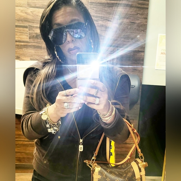 Meet your Posher, Jasmine - Picture 2 of 7